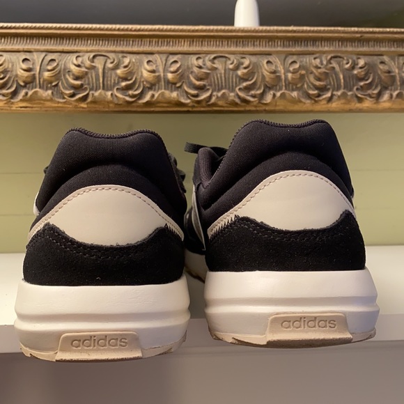 Adidas Sneakers ~ Size 9 1/2 - Picture 6 of 8